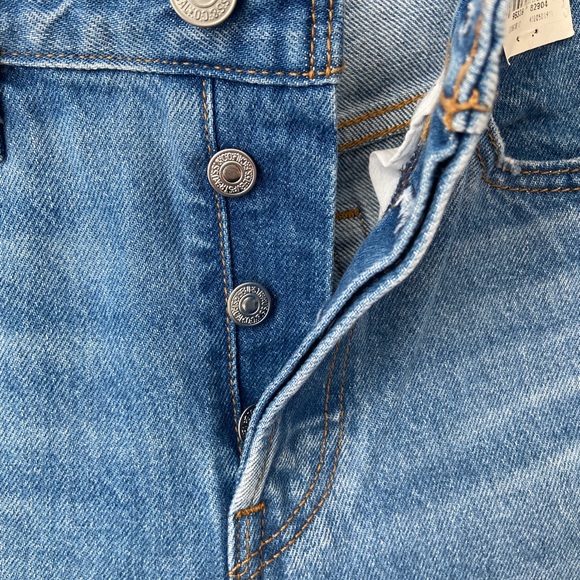 Levi’s Premium Big E Button Fly Wedgie Raw Hem Light Wash Jeans Size 28 - Picture 11 of 13